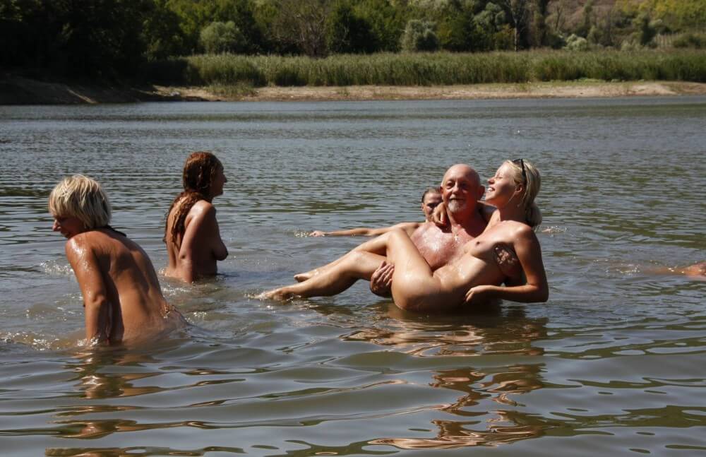 Naturist Family Event # 25 - Family naturism in the modern world