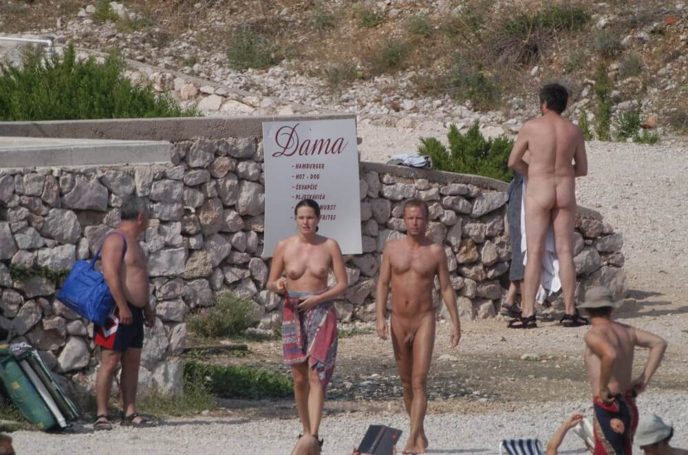 Baska Rock-Wall Path pics - The desire to be closer to nature and without clothes