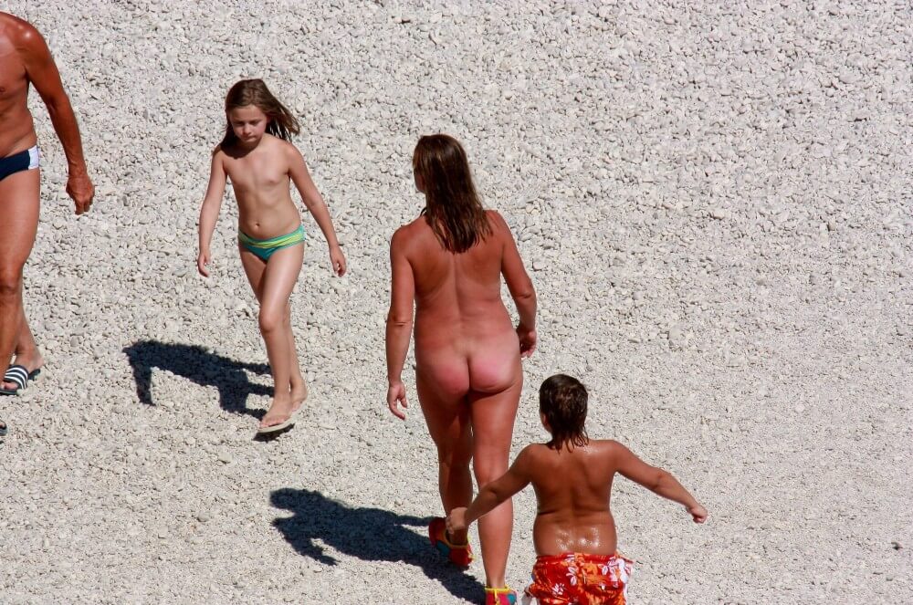 Naturism photo gallery # 8 - Nudism strengthens health and self-esteem
