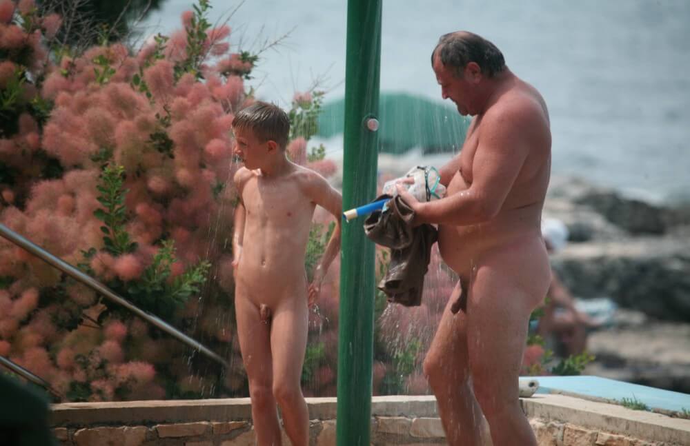 Naturist Shower Profiles pics - Nudity fosters trust and honesty