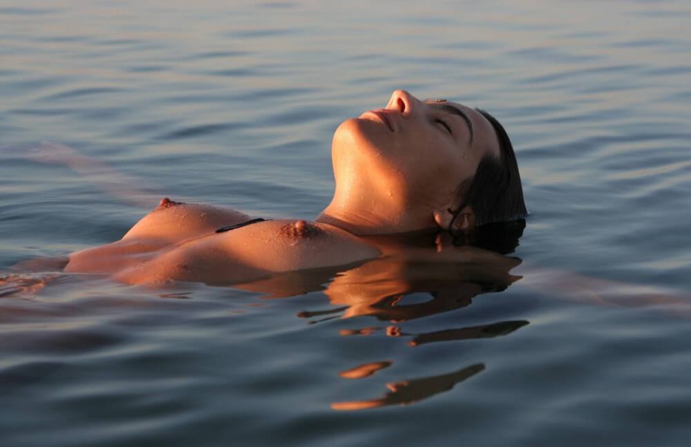 Sunlight Water to the Night pics - Nudity is perceived as a natural way of life
