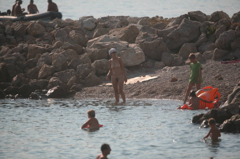 FKK cove pyramid in waters - Unrestricted freedom as the core value of nudism