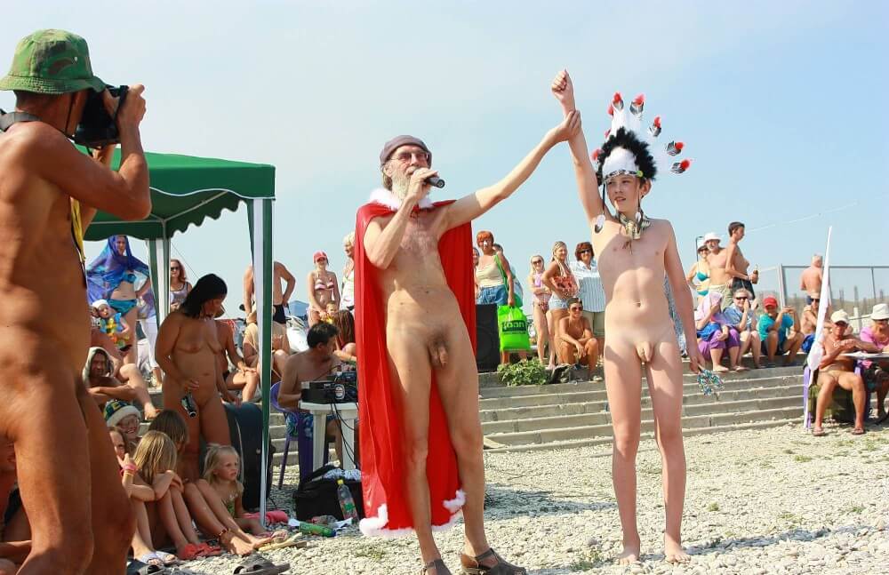 Native Headdress Dance pics - Nature serves as the bodys natural clothing