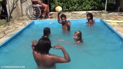 Oceanic Backyard Noon # 1 Full HD - Naturists live freely and naturally