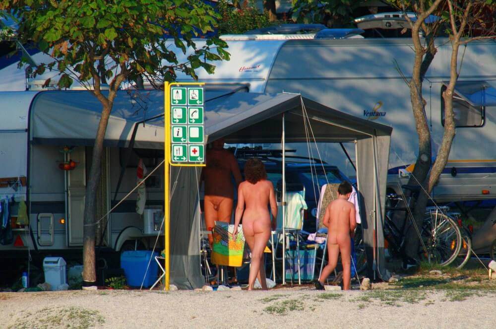 Ula FKK Camping photo gallery - The worship of the naked body