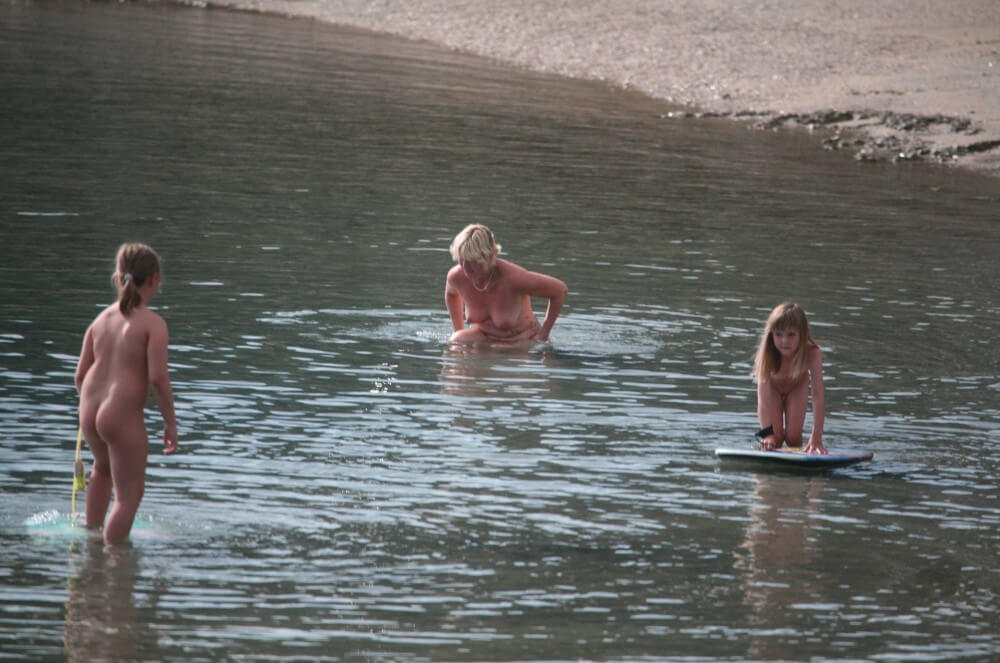 Naturism photo gallery # 14 - Nudism strengthens health and self-esteem