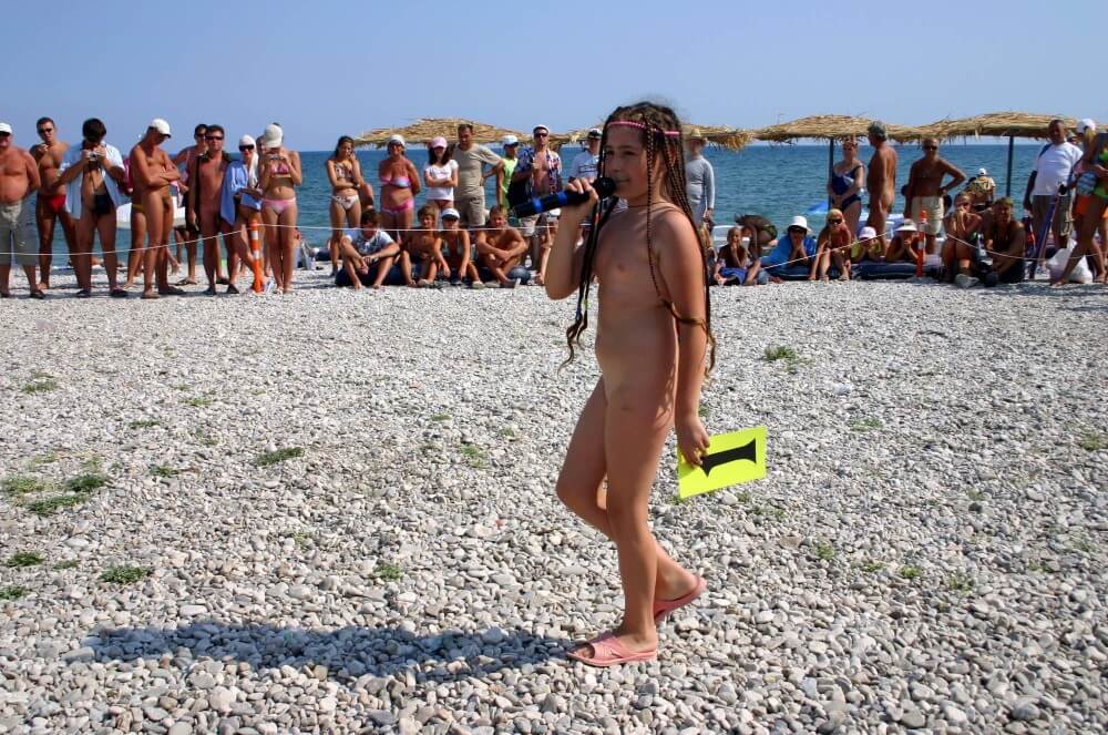 Naturist Mic Speech photos - Openness to the world and new ideas is an important quality of naturists