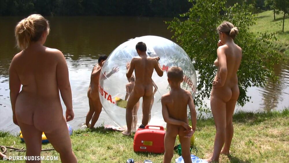 Aqua Nude Relaxation Full HD - Living together in nature is a hallmark of nudists