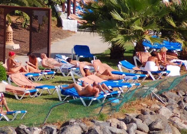Enature - Les textiles - Unrestricted freedom as the core value of nudism