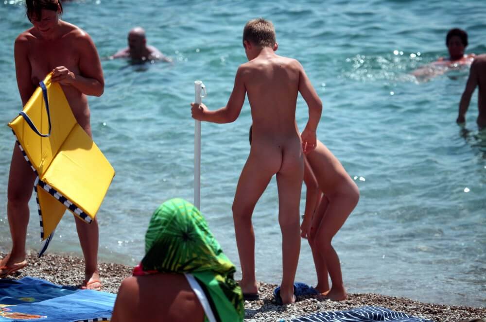 Water Camp pics - In this nudist movement, voluntariness and comfort are important