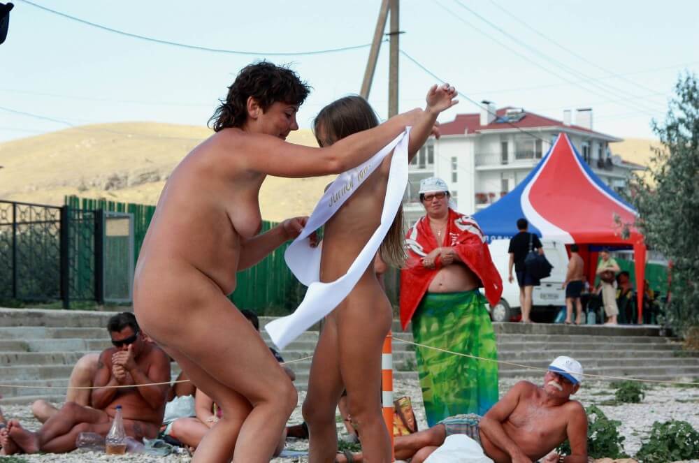 Presenting Mini Awards photos - Ordinary people as naturists
