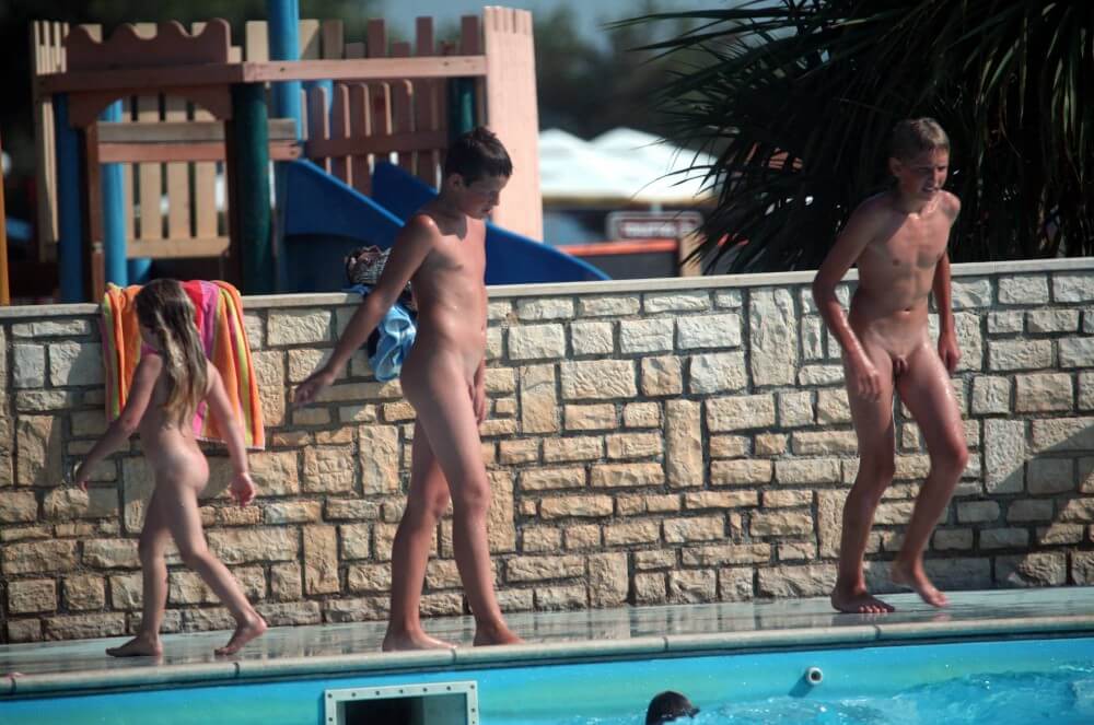 Naturist Pool Assortment photos - Naturism teaches us to accept differences and imperfections without shame or insecurities