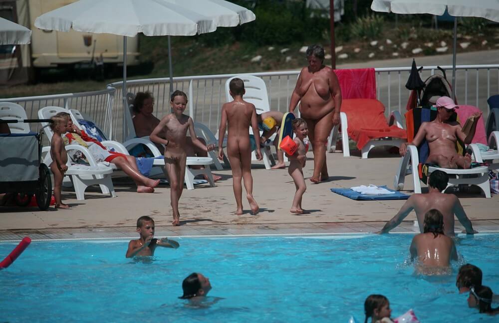 Naturist Afternoon Pool Games pics - The true flourishing of a culture of naturalness