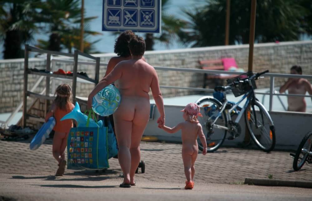 Pool Outskirt Nude Guests pics - Nature is the best home for a naturist