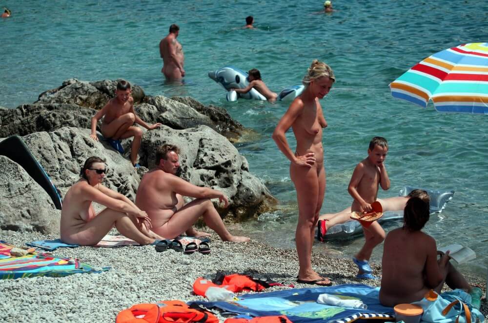 Rock Side Family Camping pics - Naturists love nature and the environment