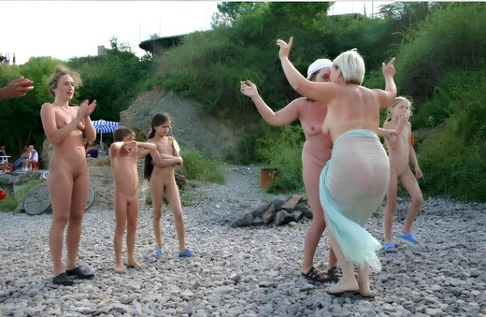 Dances on a beach pics - Nudism helps to overcome shyness and insecurities
