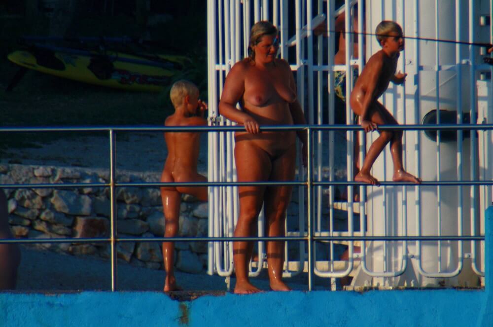 Uka FKK Water Play - Living in harmony with nature is the primary goal of the naturist and nudist lifestyle