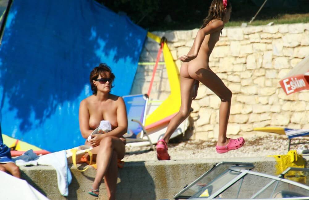 Bright Day Sun Tanning pics - Freedom of choice is important for anyone who wishes to become a naturist