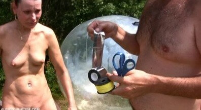 Daytime family picnic # 1 - Freedom of choice allows one to be oneself and to be a naturist