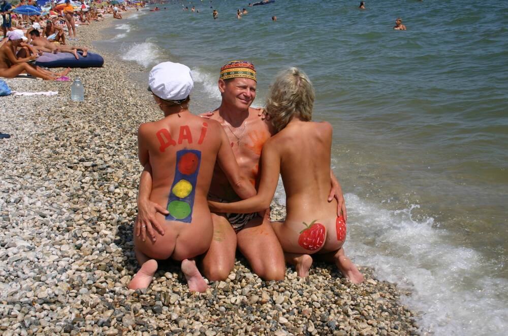 Bold Outdoor Nude Poses pics - Nudity is an integral part of life in nature
