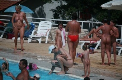 Enjoying The Sunny Pool gallery - Living freely and naturally is the dream of naturists