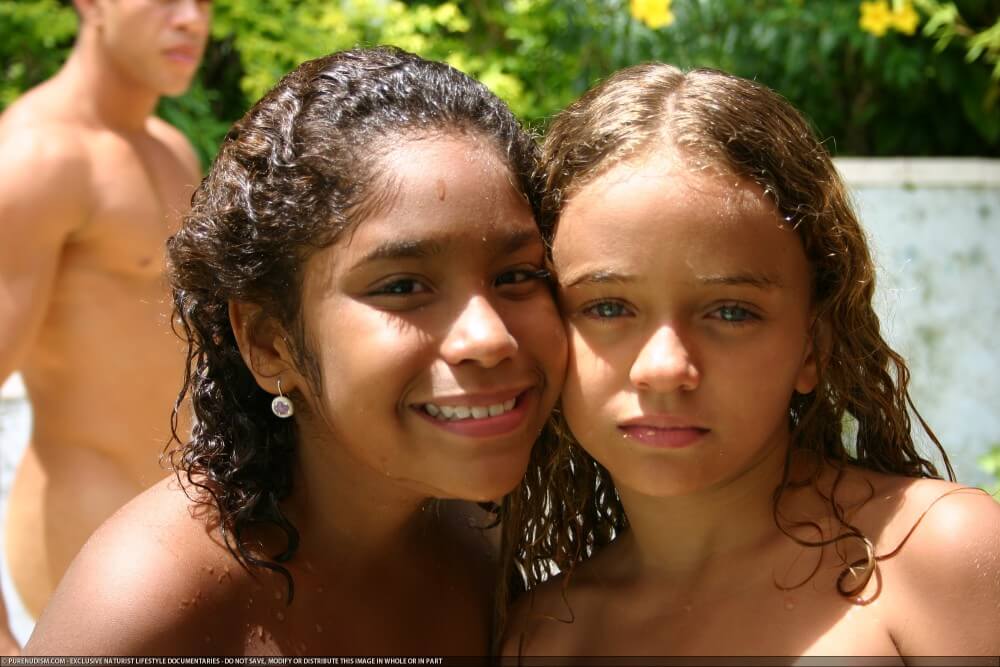 Tropical Naturism gallery - Many beautiful people without clothes