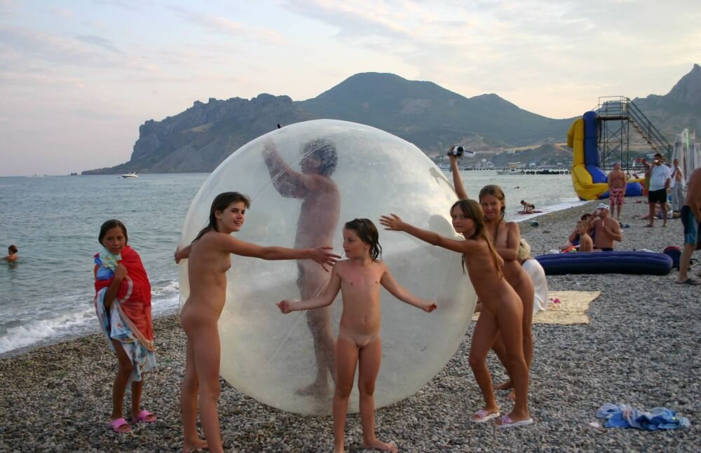 Pics Walk on the Beach Balloon - What did you know about nudism