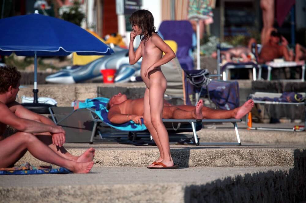 Girl Walk to Nudist Shower pics - Unrestricted freedom is a core value in nudism and naturism