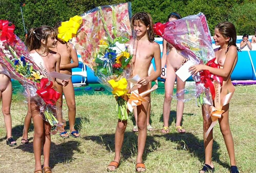 Nudism photo gallery # 2 - Minimizing clothing or nudism