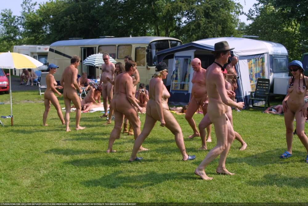 Naturism photo gallery # 53 - Nudism improves health and boosts self-esteem