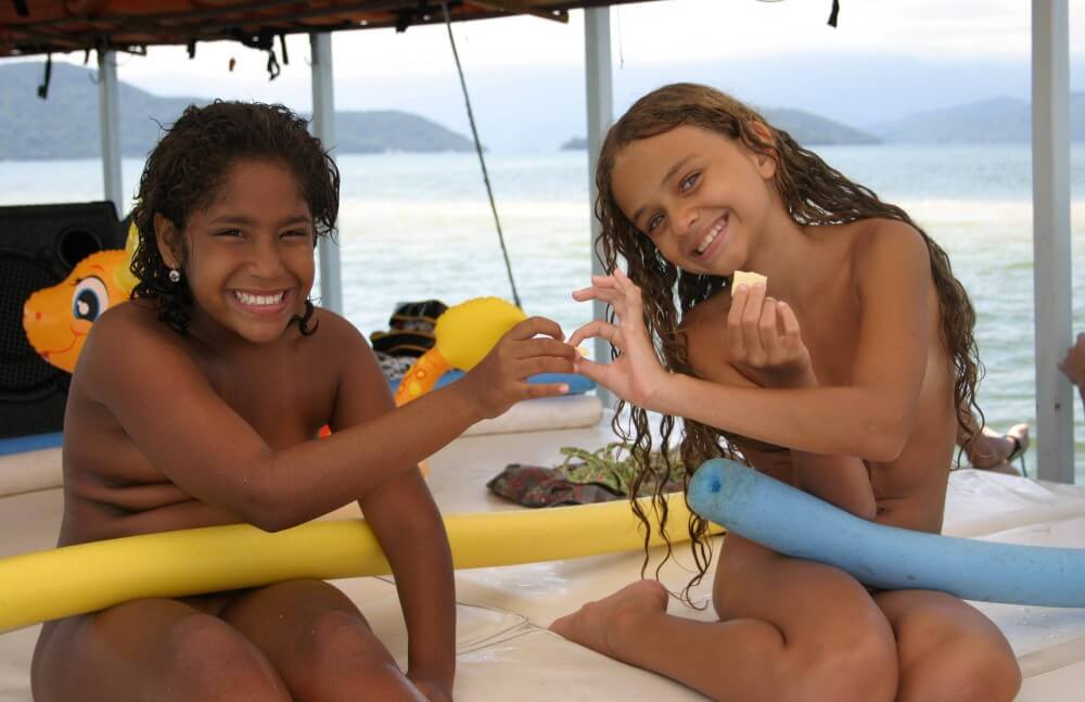 Brazilian Boating Girlfriend pics - Nudism knows no boundaries
