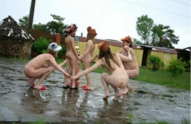 Naturism photo gallery # 23 - The entire upper aristocracy practiced nudism
