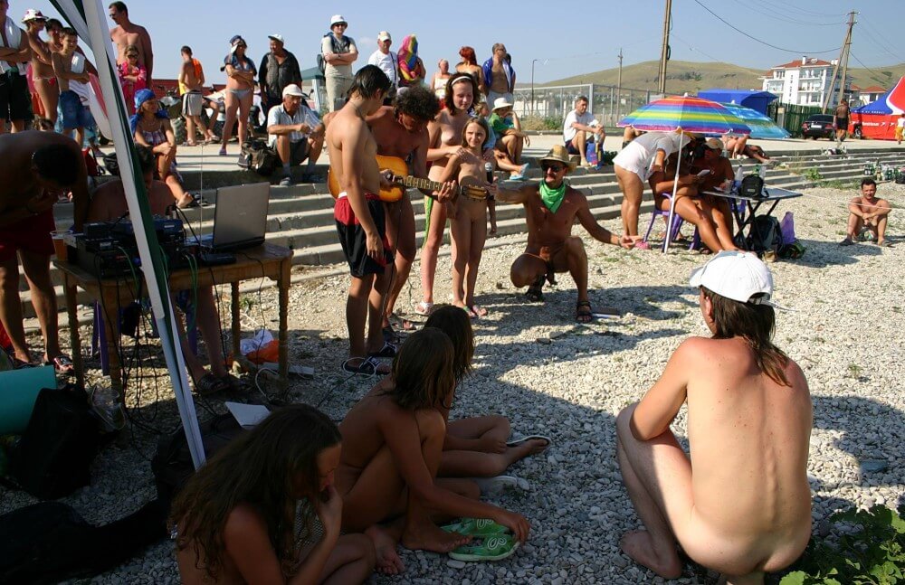 Nude Party By The Steps pics - They value simplicity and naturalness, and encourage people not to feel self-conscious about being naked