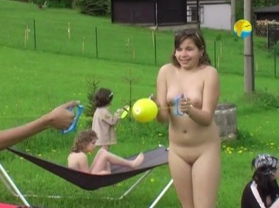 Naturist Freedom: Meadow - People find in this a way to understand that the naked body is part of nature and its beauty