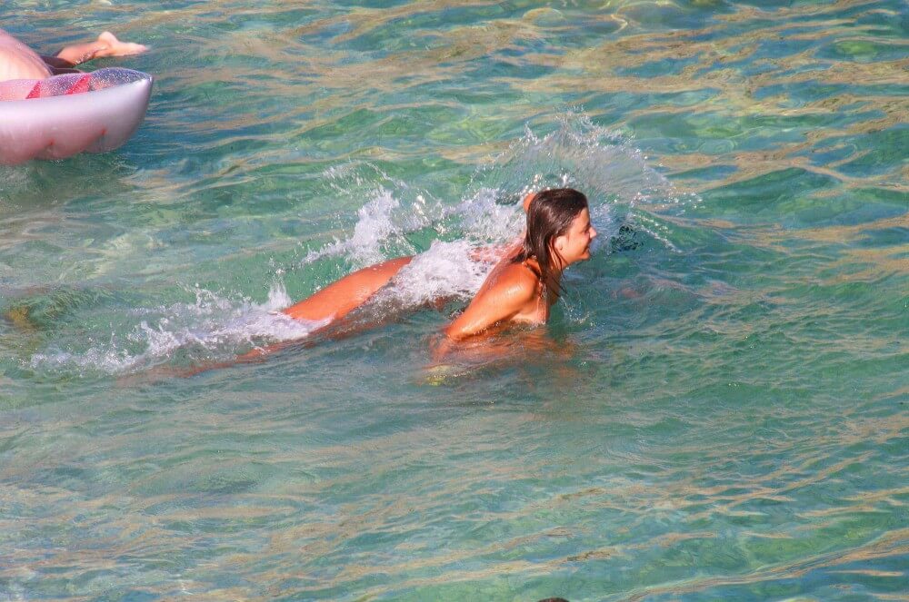 Ula FKK Teen Shore Run pics - Love for oneself and nature as the foundation of naturism