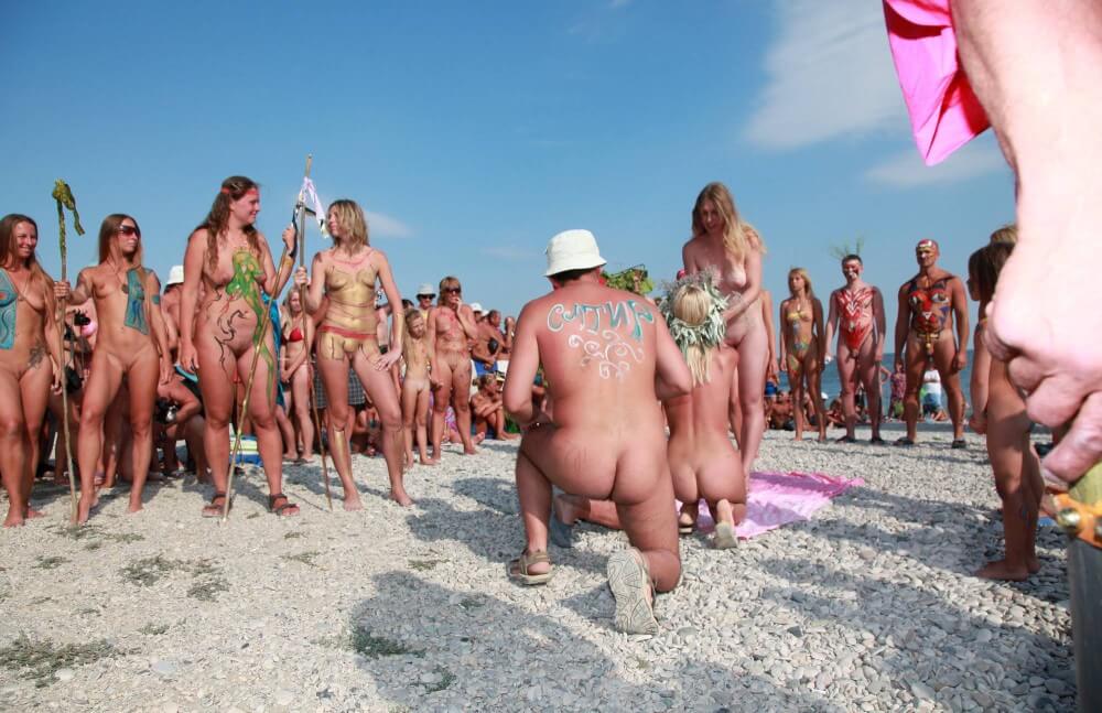 Naturist Boy Sun Warrior pics - A naked person is asexual among nudists
