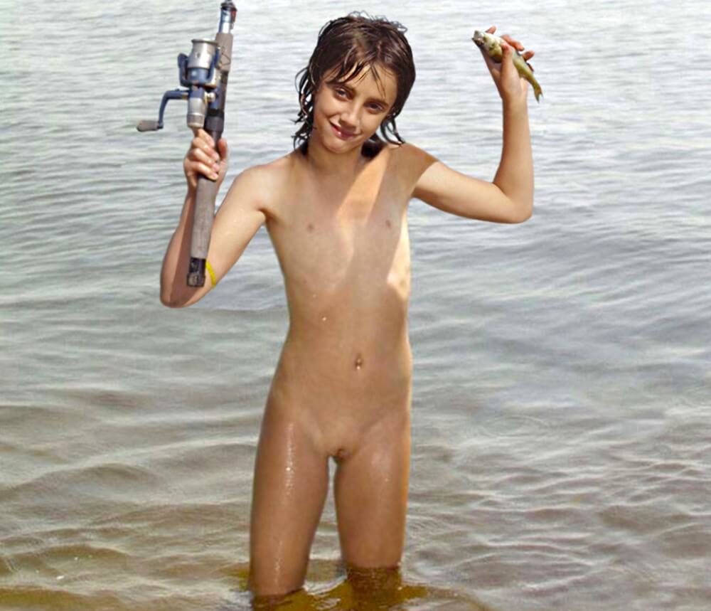 Naturism photo gallery # 42 - They value simplicity and naturalness, and encourage people not to feel self-conscious about being naked