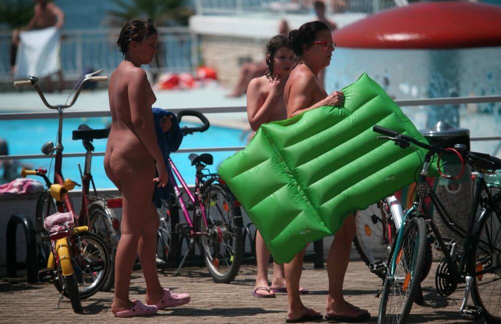 Outdoor Pool Sideliners pics - Nudism and naturism are based on naturalness and acceptance of ones body