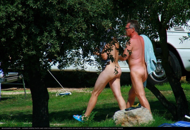 A Quick Swim In The Lake-Avilia Big gallery - The worship of the naked body