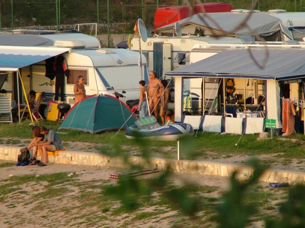 FKK Outdoor Shoreline pics - Nudists only allowed