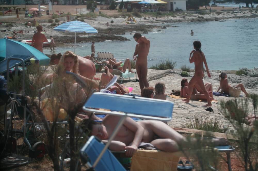 Nuda Beach Wide Outlook pics - Naturism teaches us to accept ourselves and others without embarrassment