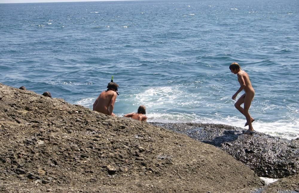 Leaning Against Hit Rocks pics - Nudism is a way to improve health and boost self-esteem