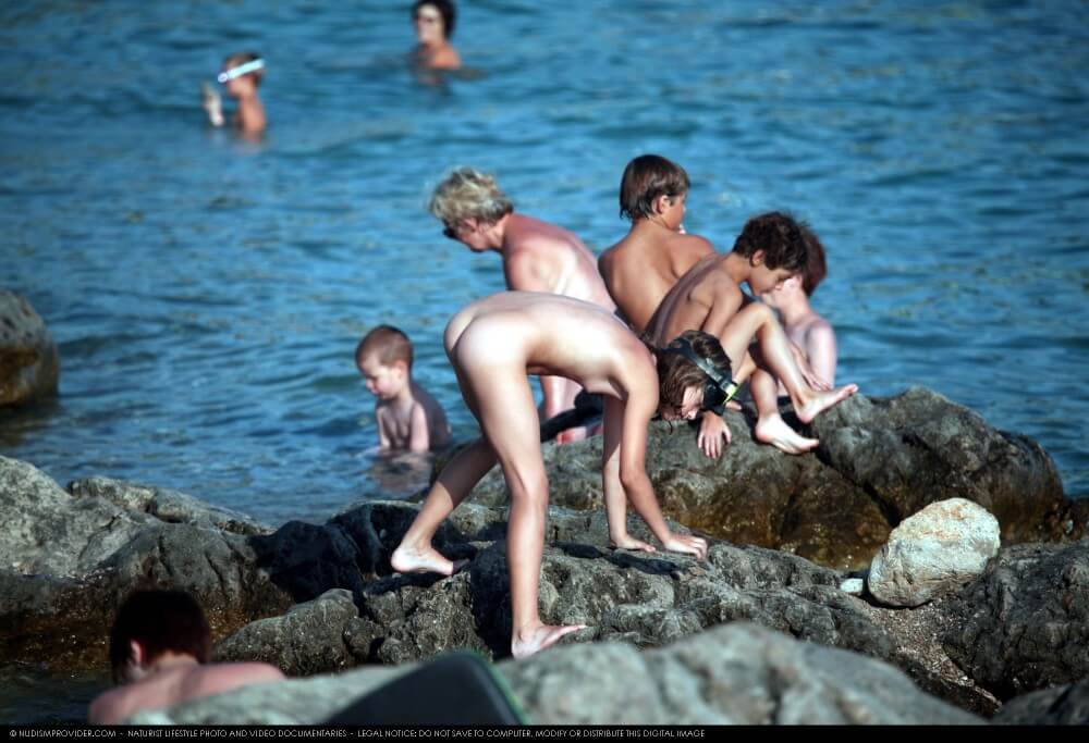 Summer day on the Black Sea photos - Nudists value simplicity and openness