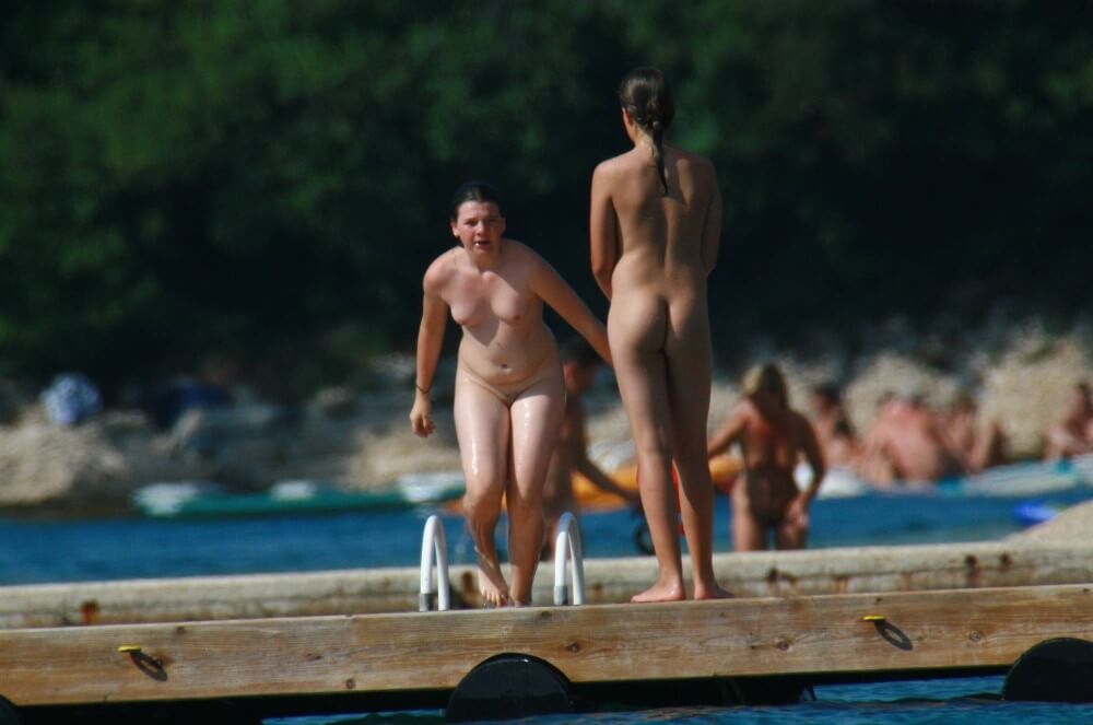 Wooden Island Freedom pics - Wearing less clothing is fashionable