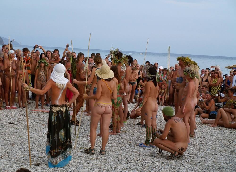 Naturist Party Mega Bash pics - Visiting the Beach Without Clothes